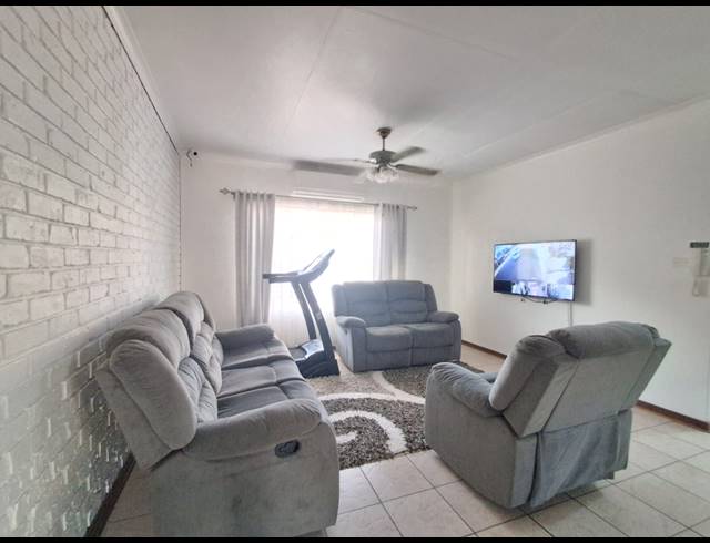 2 BEDROOM TOWNHOUSE TO LET IN ARCON PARK